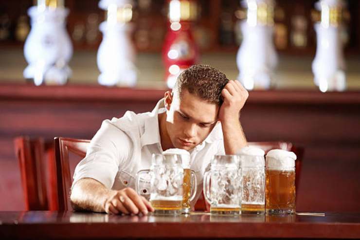 Alcol rischio cervello questa età danni gravissimi