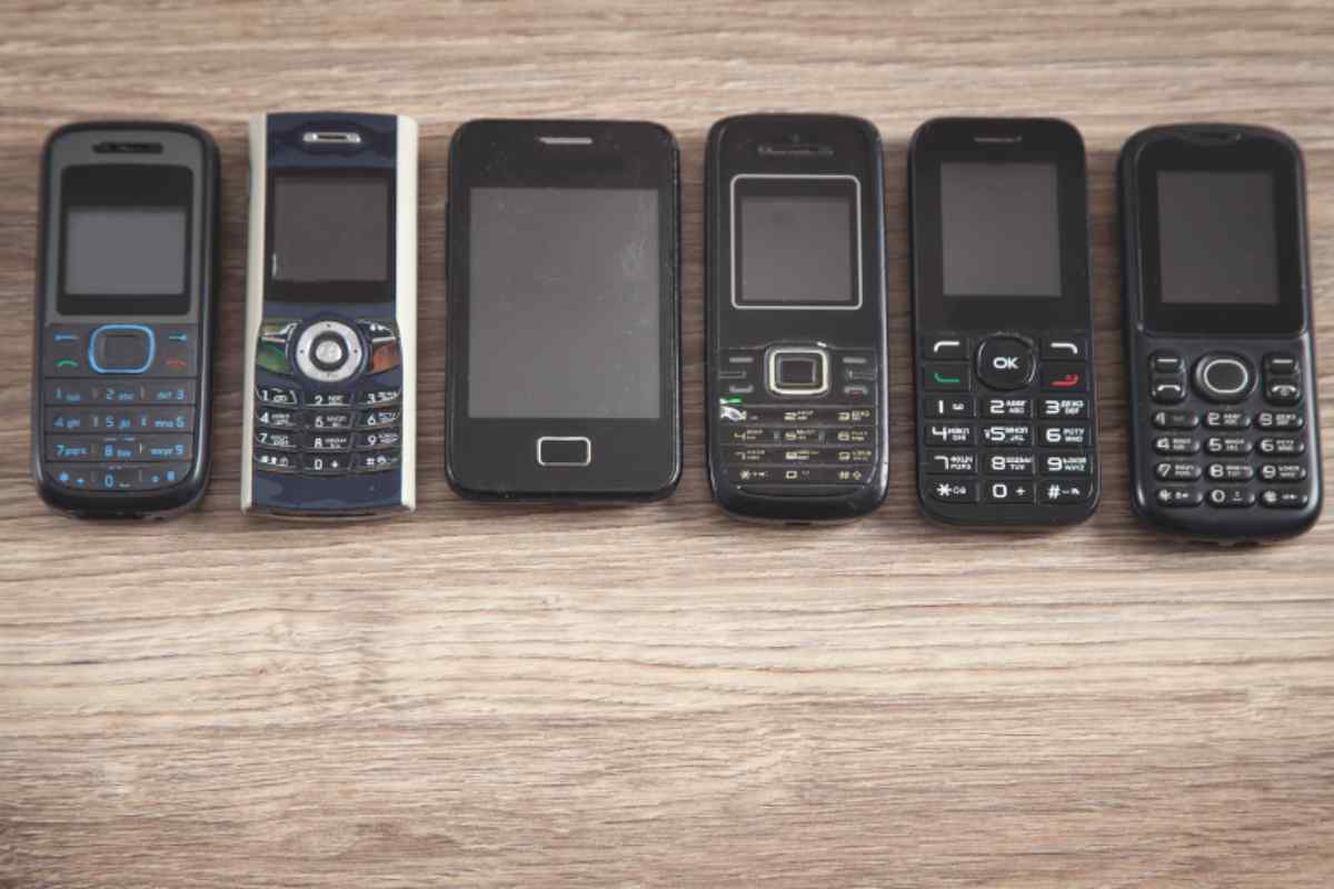 cellulari vecchi pericolosi in casa
